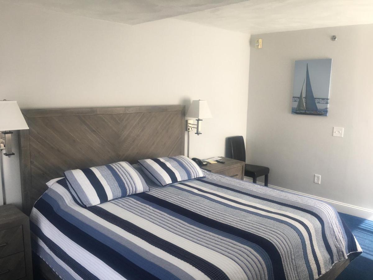 Hotel Rhea's By The Sea 3*